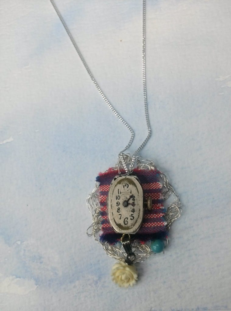 Collier argent montre fleur ivoire textile métal crocheté 