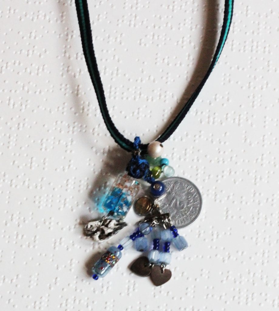 colliercollection-perle-verre-piece-ancienne-médaille-perle.pierre