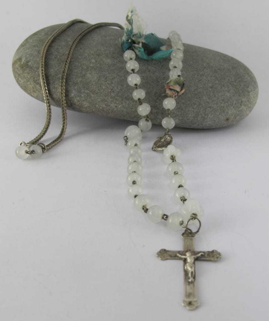 COLLIER CROIX TISSU