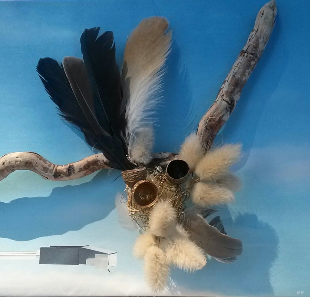 Chrismali bois plumes coques de gland, queue de lièvre, fil de laiton