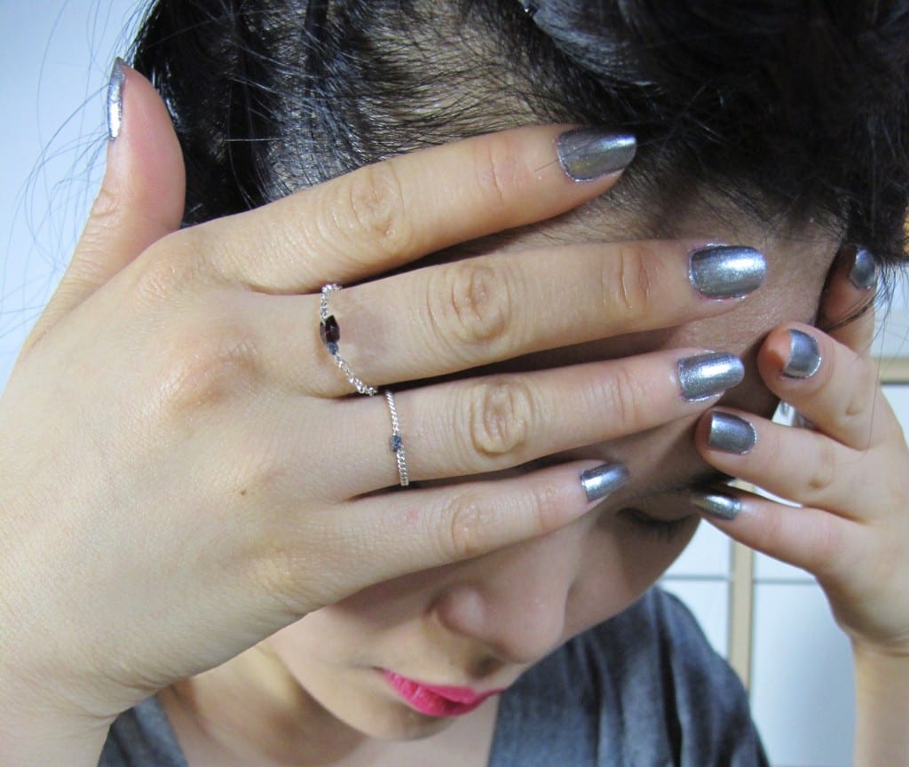 Bague grenat et chaine simple