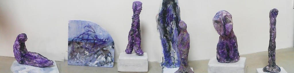 Sculpture Les violets - tous différents - terre platre encre colle