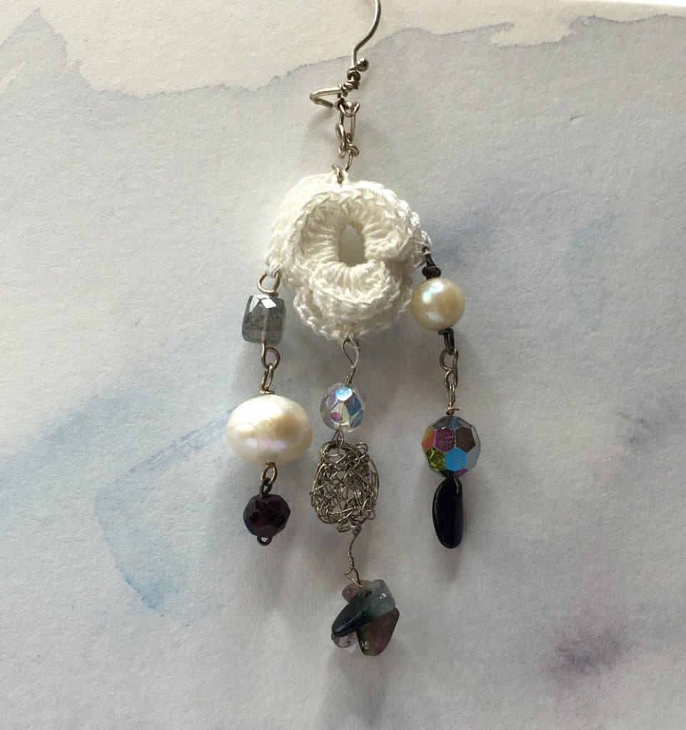Bo-unique-perle-crocher-blanc-noir-labradorite-argent