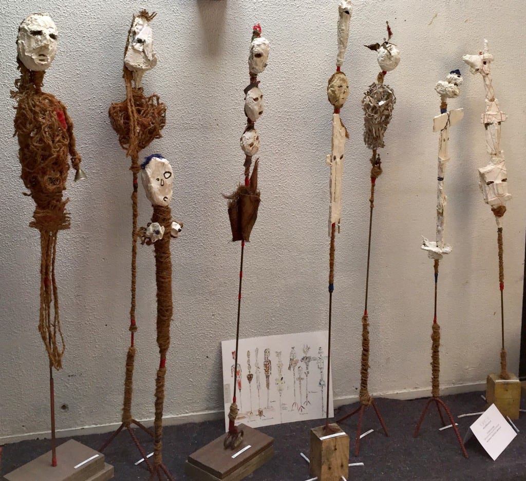 Mozinor-les-totems-de-Chrismali-vous-accueillent-w
