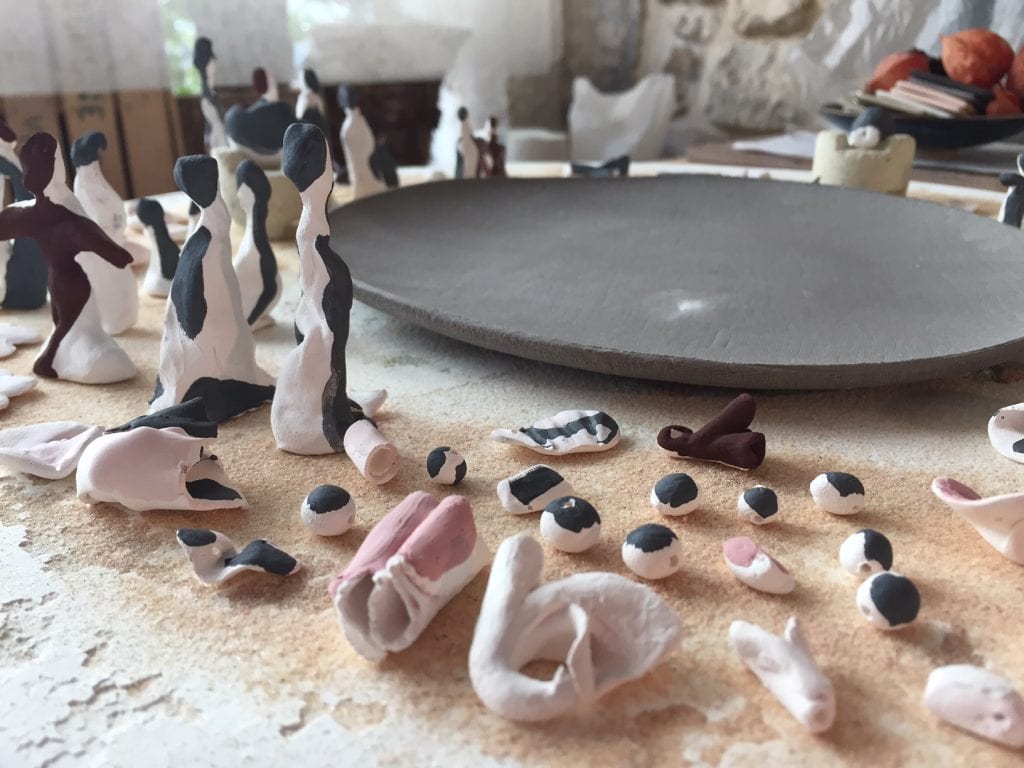 Porcelaine pièces émaillées , jus d'oxyde avant recuisson