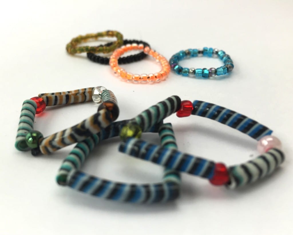 bagues-fil-perles-plastiques-recyclés
