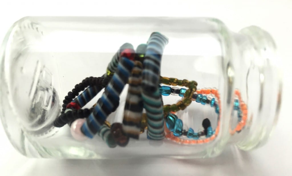 bagues-fil-perles-plastiques-recyclés