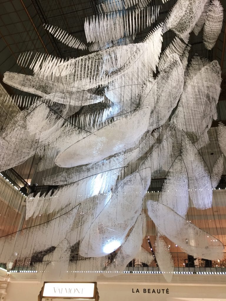 Where-are-we-going-Chiharu-Shiota-Bon-marché-6